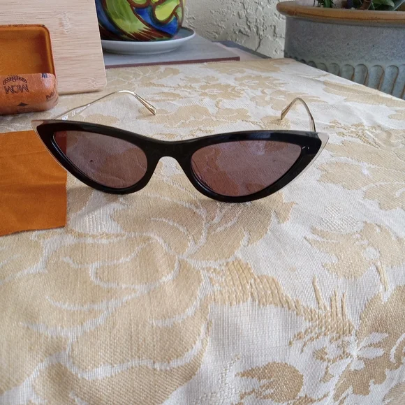MCM authentic black cat eye sunglasses - Picture 4 of 13